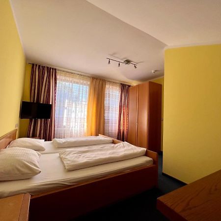 Hotel-Gasthof Deutschmeister Donauworth Bagian luar foto