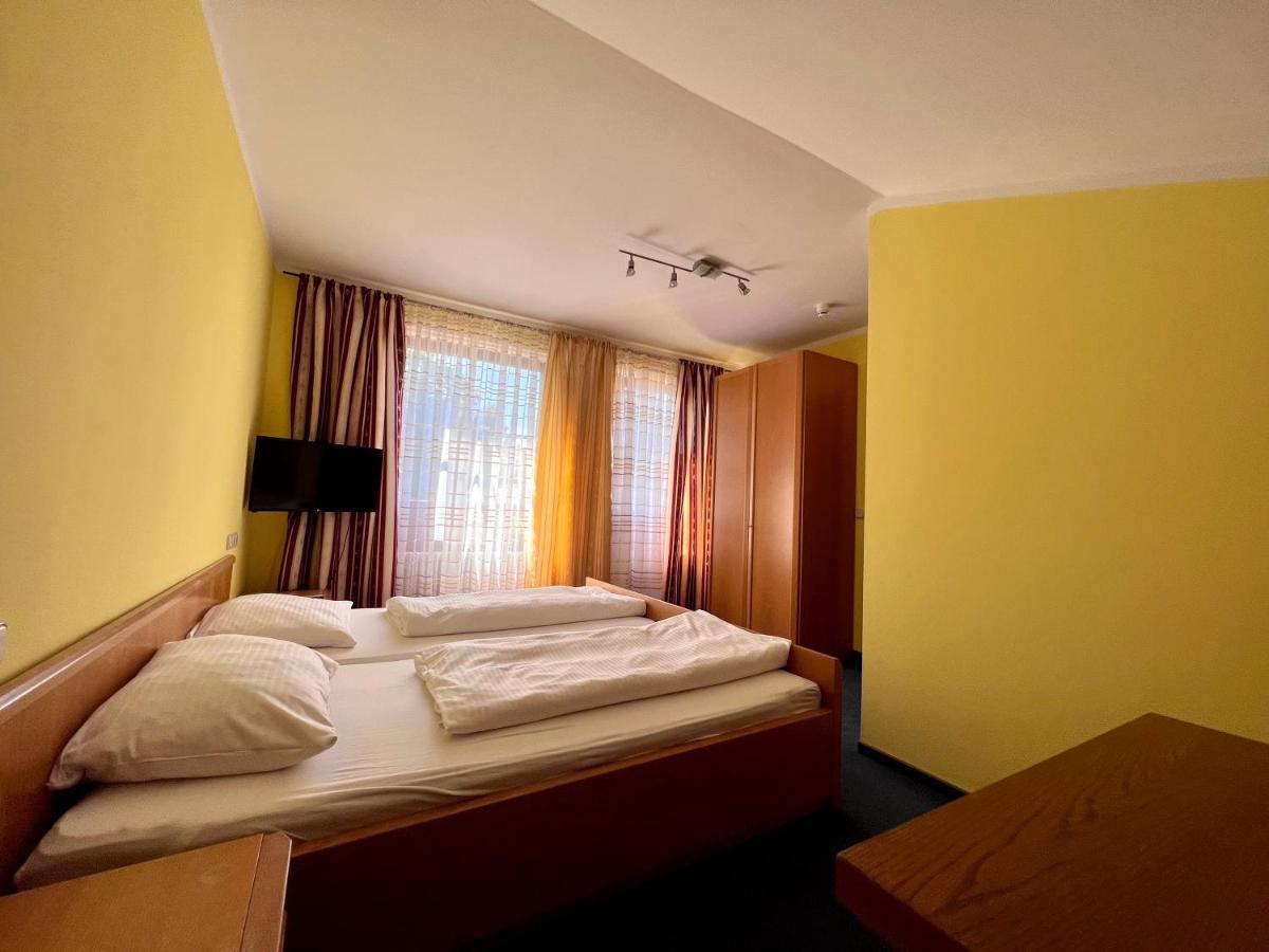 Hotel-Gasthof Deutschmeister Donauworth Bagian luar foto