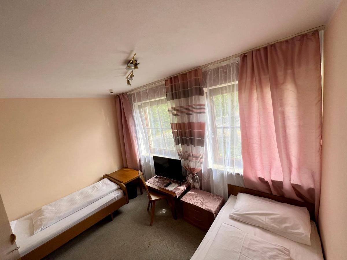 Hotel-Gasthof Deutschmeister Donauworth Bagian luar foto