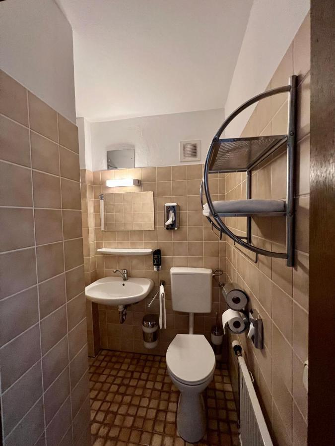 Hotel-Gasthof Deutschmeister Donauworth Bagian luar foto