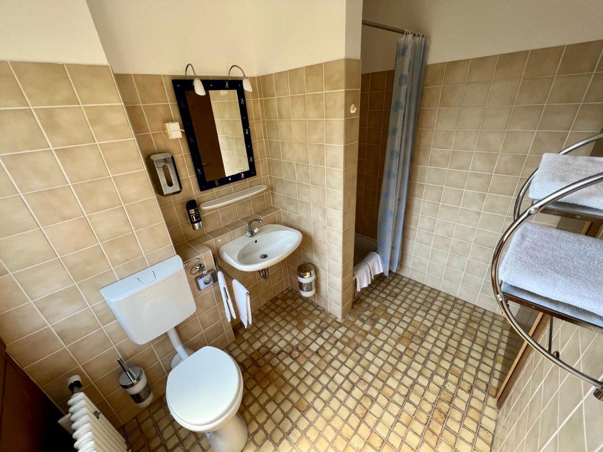 Hotel-Gasthof Deutschmeister Donauworth Bagian luar foto