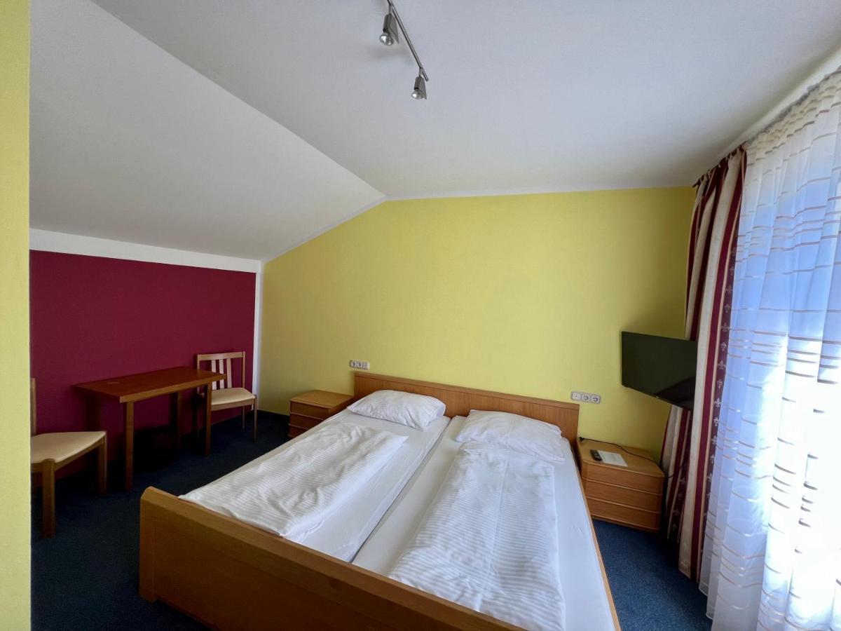 Hotel-Gasthof Deutschmeister Donauworth Bagian luar foto